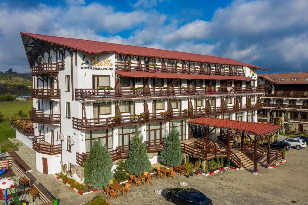 Hotel La Dolce Vita เซอร์เนช ภายนอก รูปภาพ